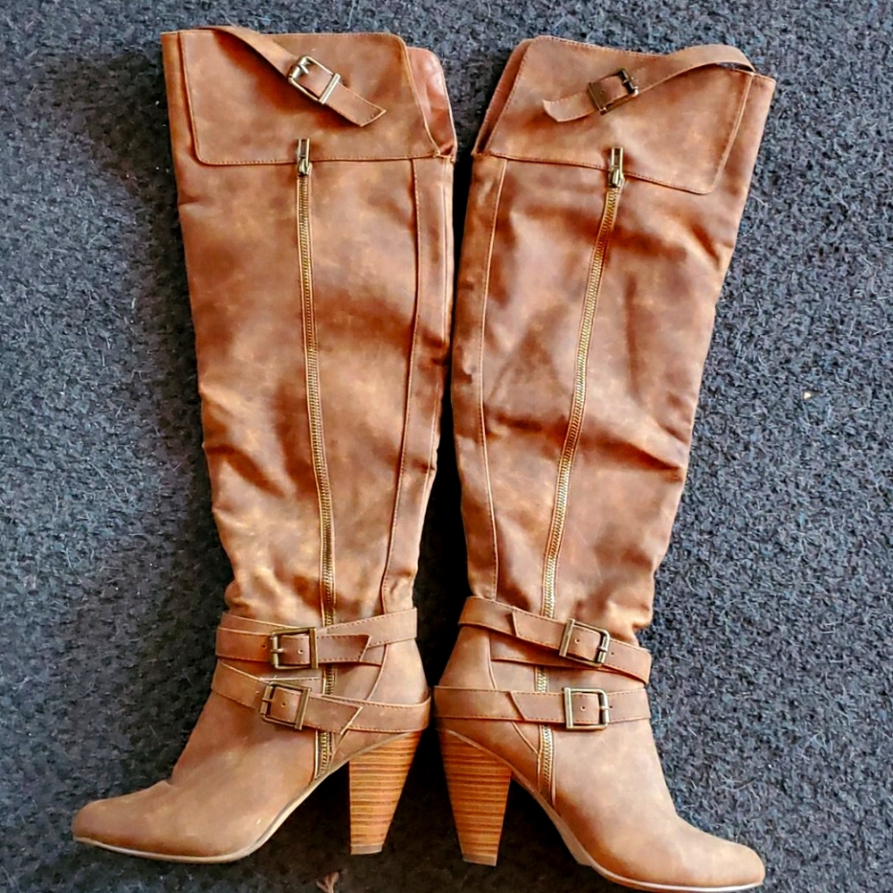 Yvon size 9 brown boots